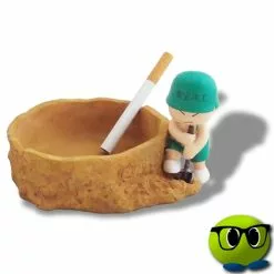 Cendrier Original Avec Un Petit Soldat Qui Creuse à La Pelle - Mrbulle